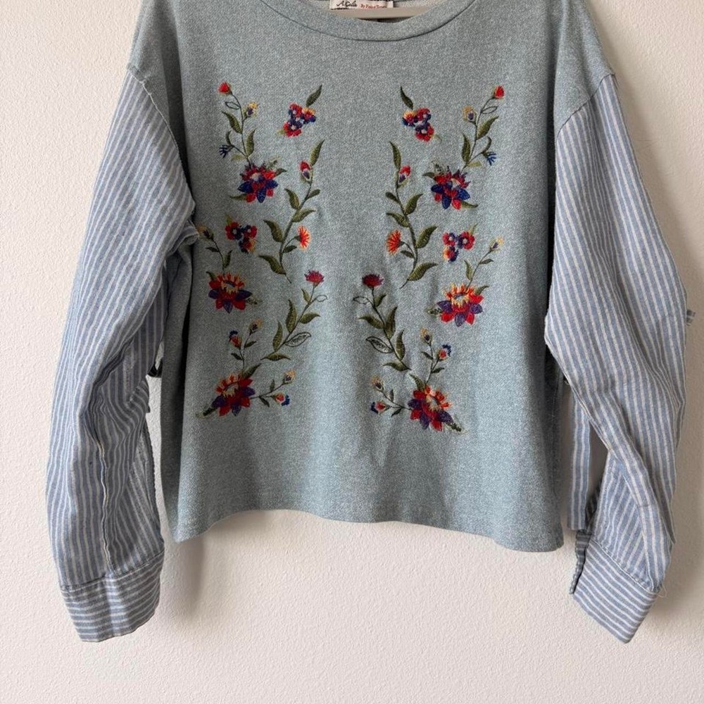 A. Calin by Flying Tomato blue floral embroidered sweatshirt Size L